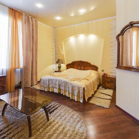 Ghostinitsa "Lina" Hotel Petropavlovsk Bagian luar foto