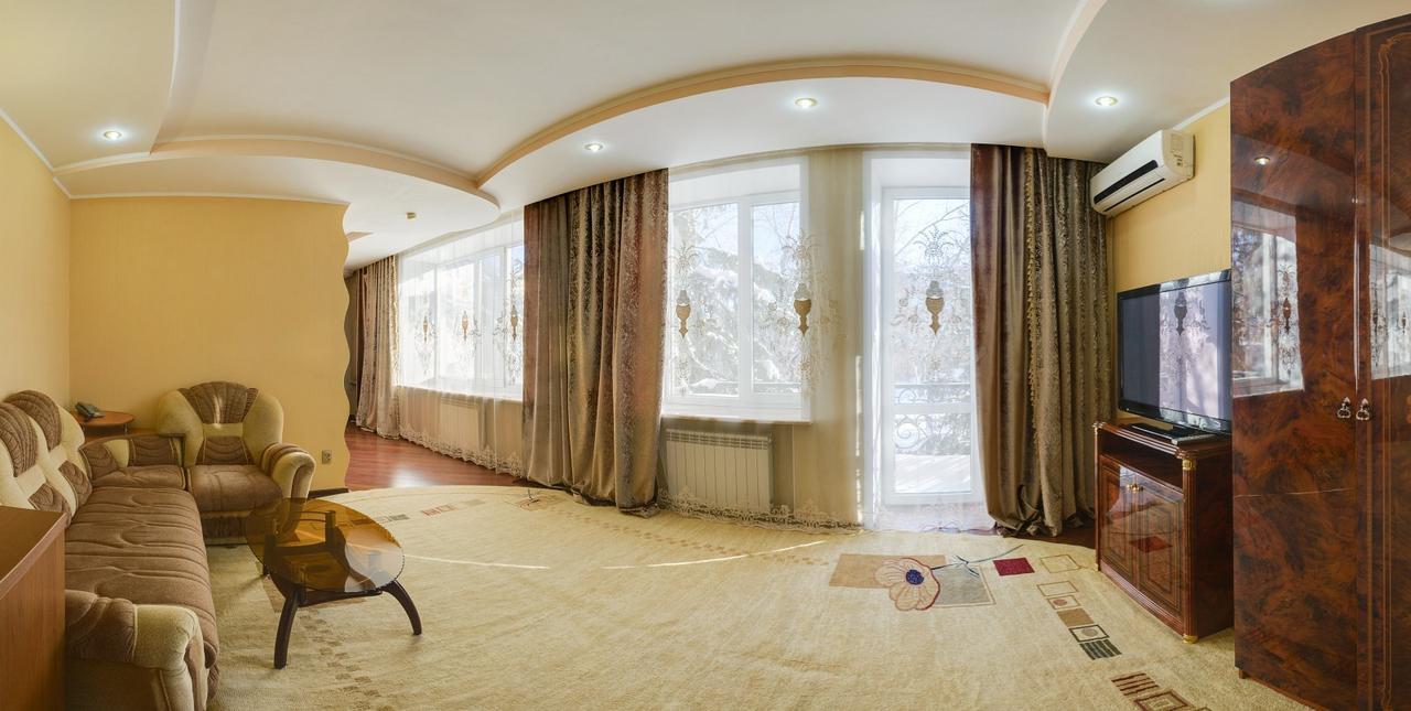 Ghostinitsa "Lina" Hotel Petropavlovsk Bagian luar foto