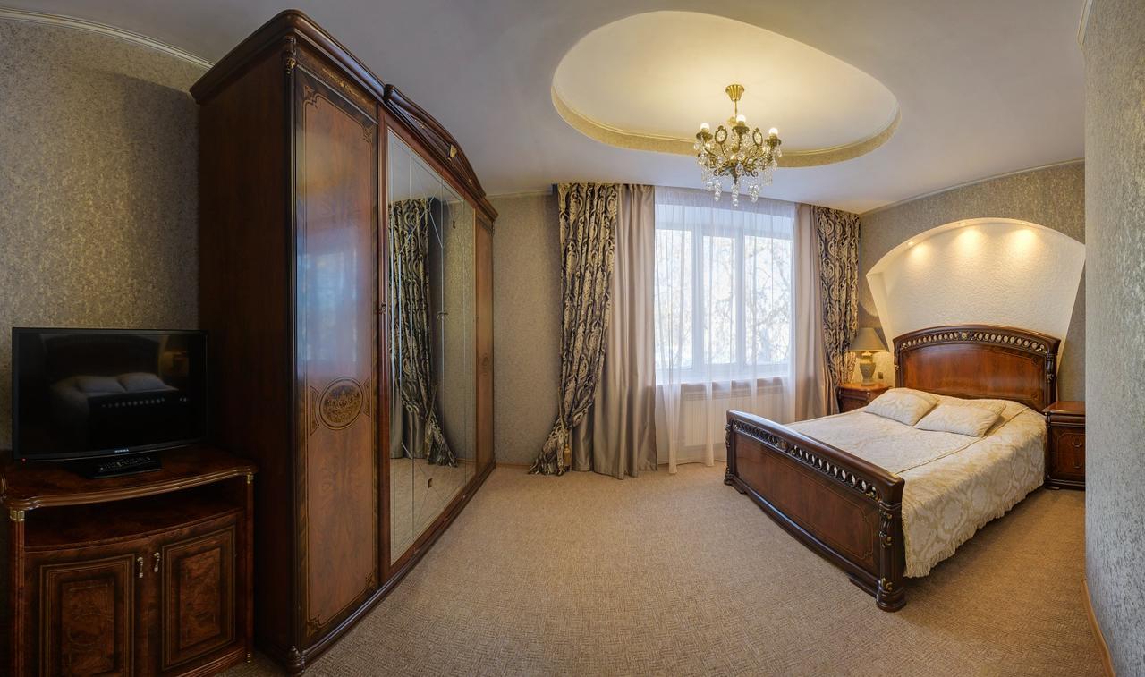 Ghostinitsa "Lina" Hotel Petropavlovsk Bagian luar foto